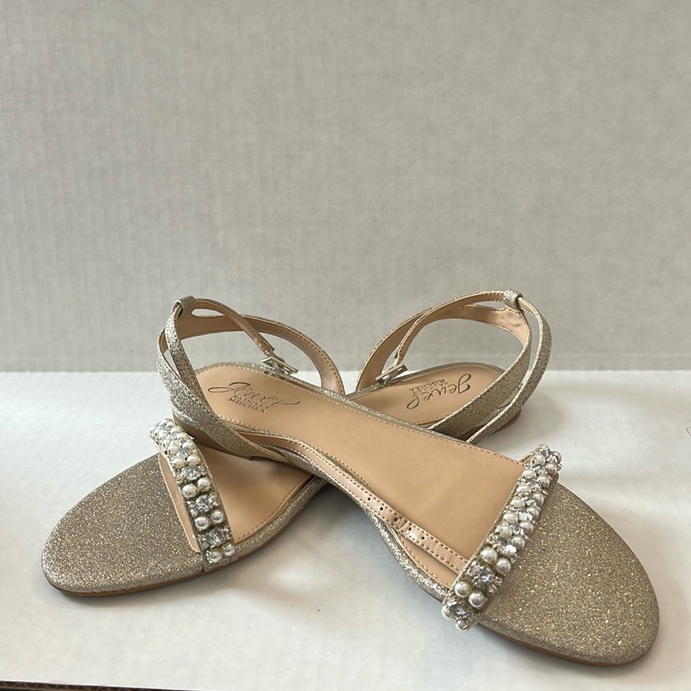 Jewel Badgley Mischka ornamented flat sandal in gold
Size 10
Worn once